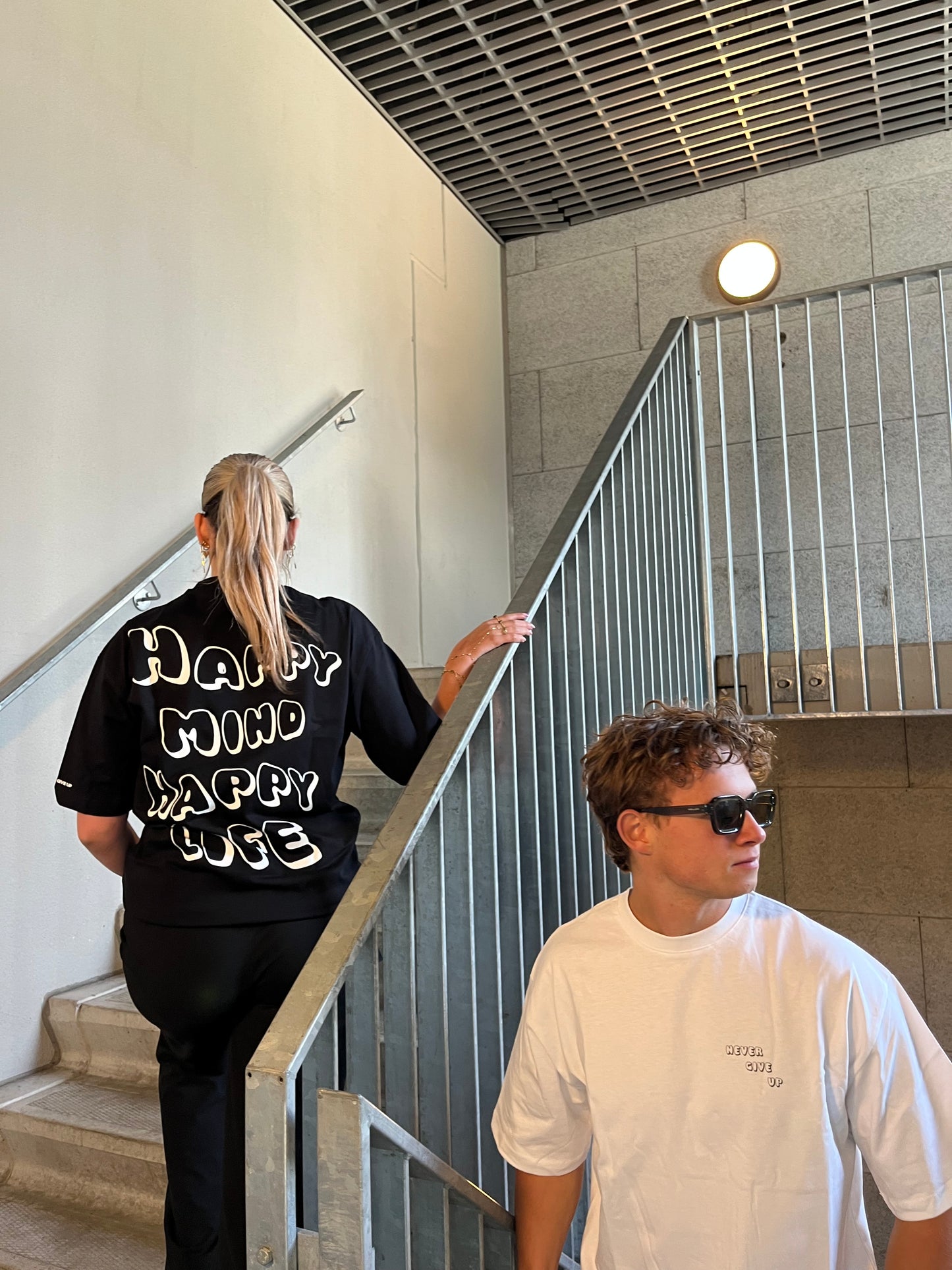 Quote T-shirt black "happy mind happy life"